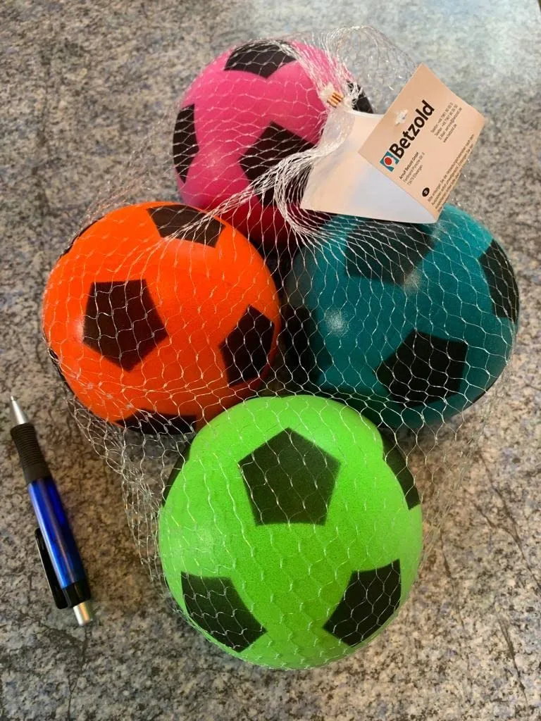 Betzold Softbälle 4er-Set Schaumstoffbälle weich und griffig