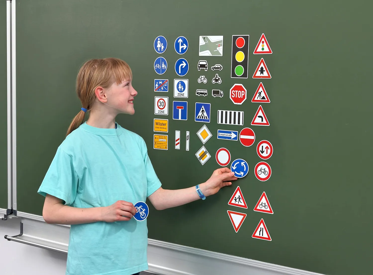 Betzold Verkehrszeichen-Set magnetisch Tafel Grundschule
