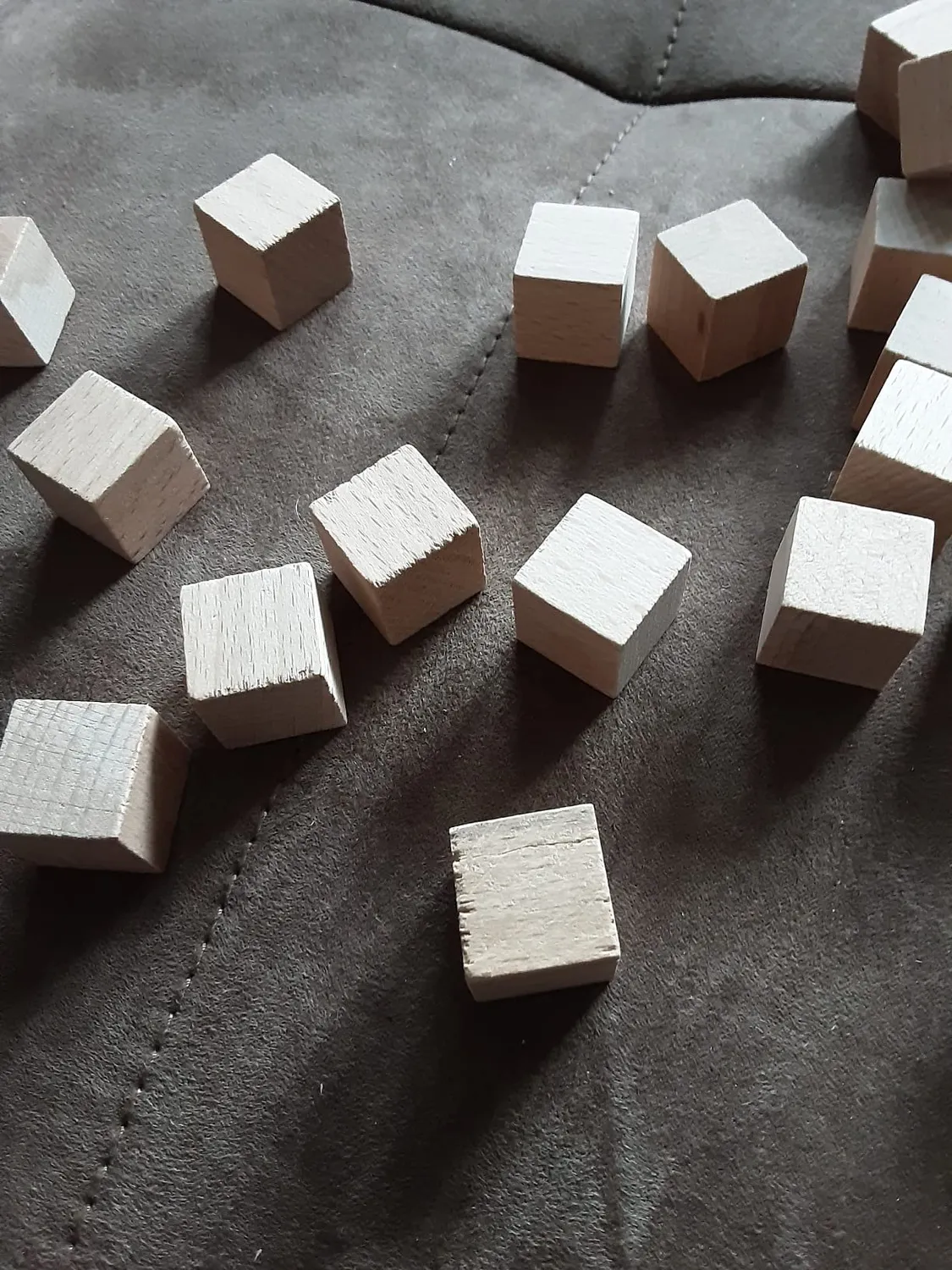Betzold Soma-Würfel 150 Holzwürfel 2 x 2 x 2 cm naturbelassen