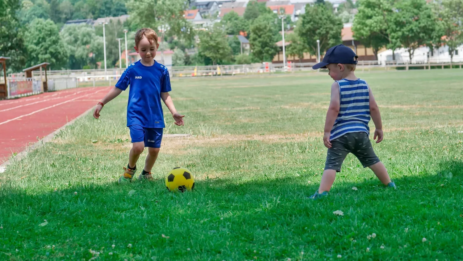 Betzold Softbälle-Set Schaumstoff-Fußbälle 3er-Set bunt