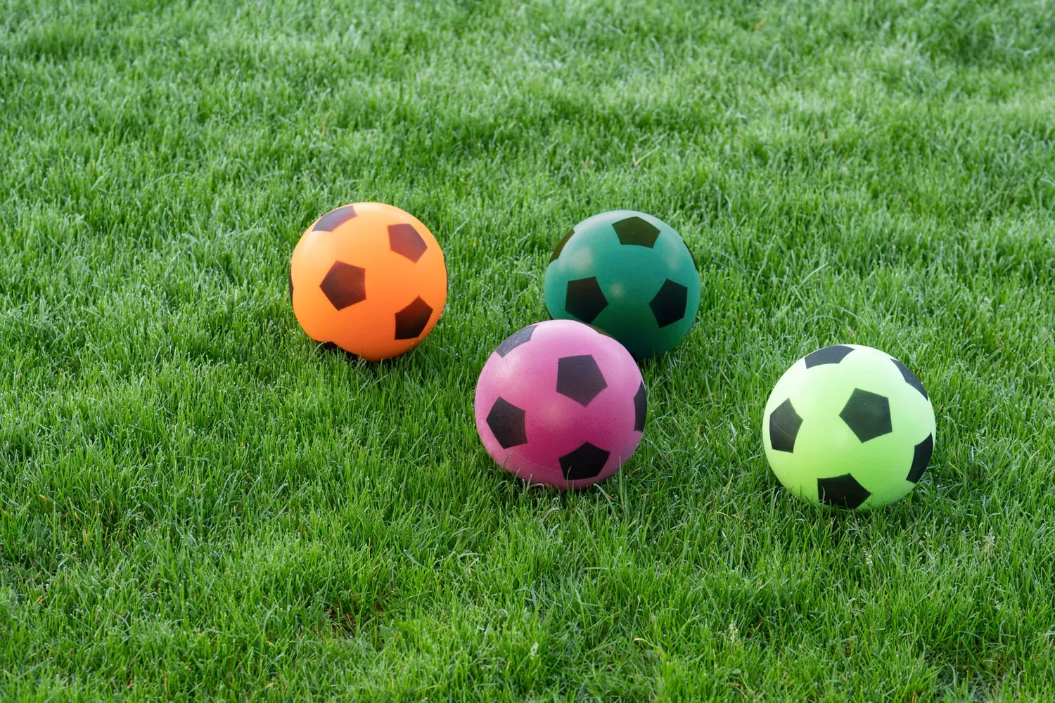 Betzold Softbälle 4er-Set Schaumstoffbälle weich und griffig