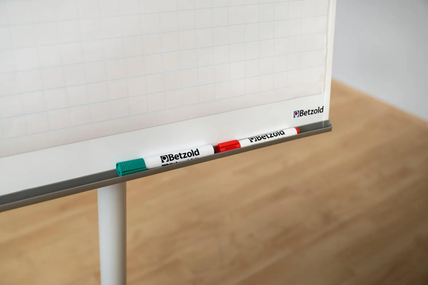 Betzold Flipchart-Ständer mobil Whiteboard magnetisch Rollen