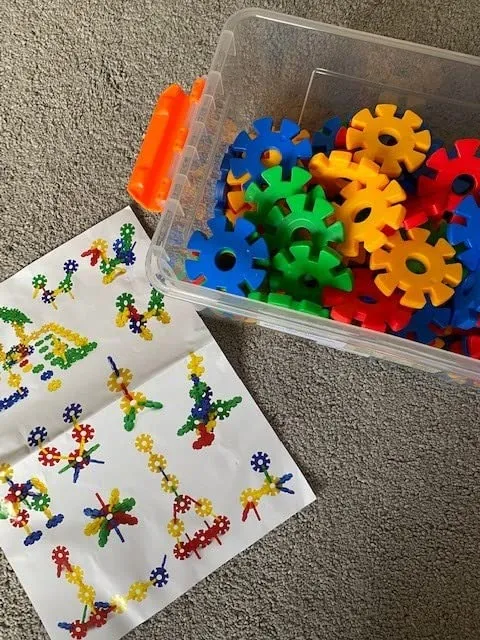 Betzold Steckblumen groß 100-tlg Steckspiel Box